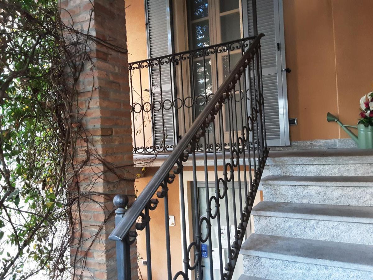 Corte Delle Rose Voghera Bagian luar foto