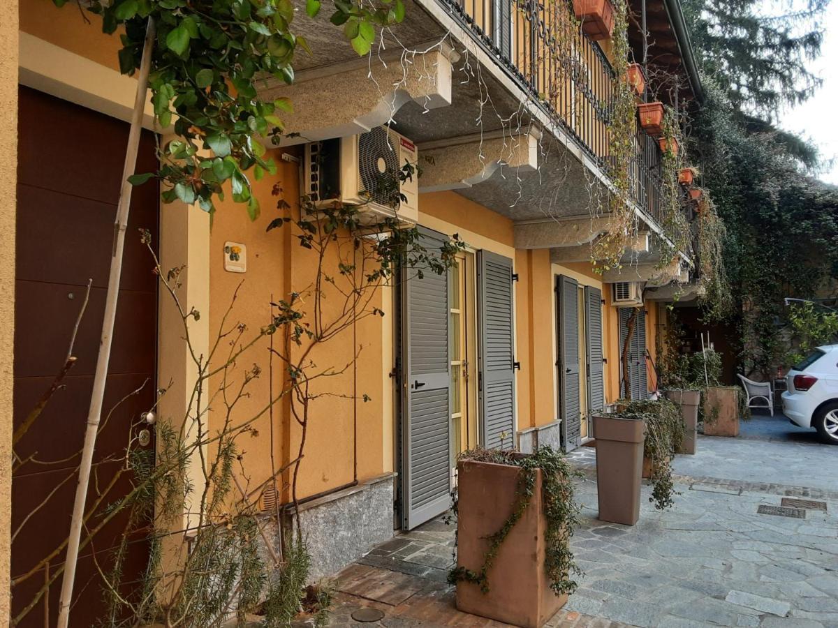 Corte Delle Rose Voghera Bagian luar foto